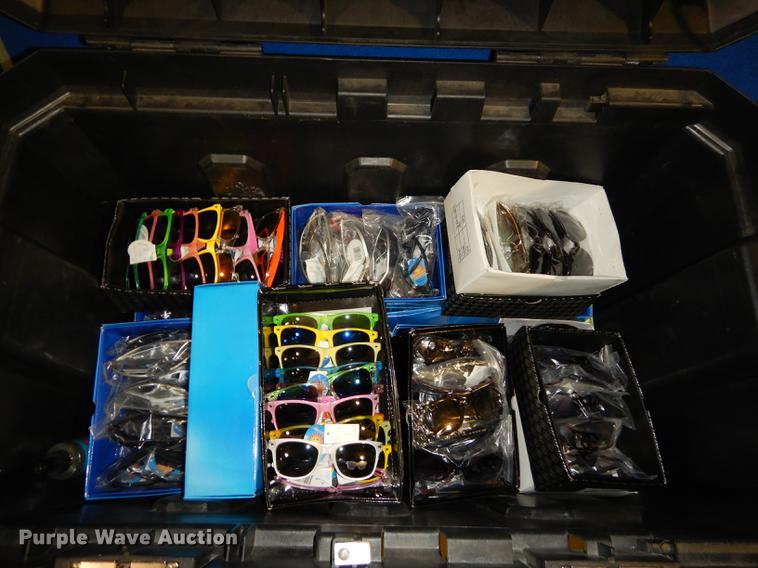 image for item EK9406 Sunglasses and displays