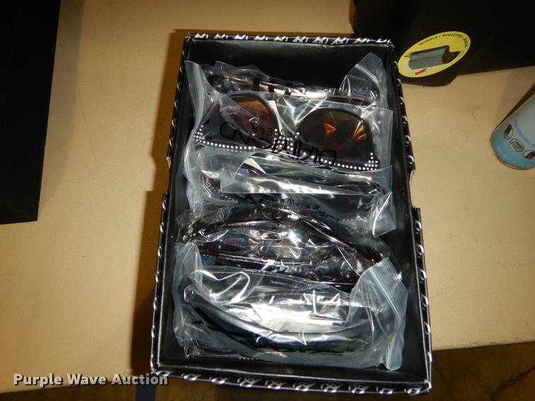 image for item EK9406 Sunglasses and displays