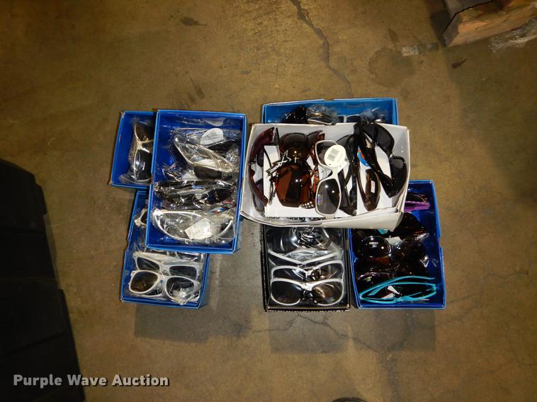 image for item EK9406 Sunglasses and displays