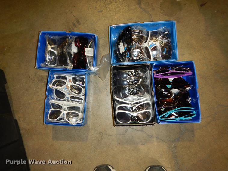 image for item EK9406 Sunglasses and displays