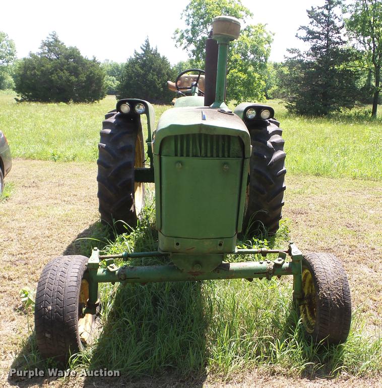 image for item BI9508 John Deere 3010 tractor