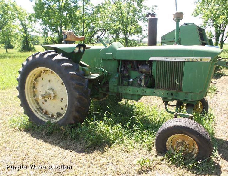 image for item BI9508 John Deere 3010 tractor