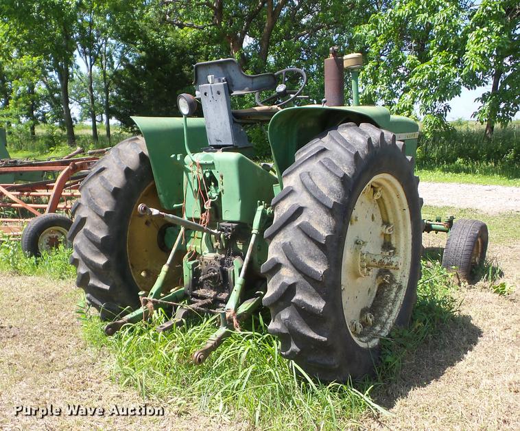 image for item BI9508 John Deere 3010 tractor