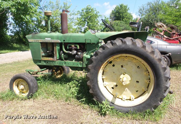image for item BI9508 John Deere 3010 tractor