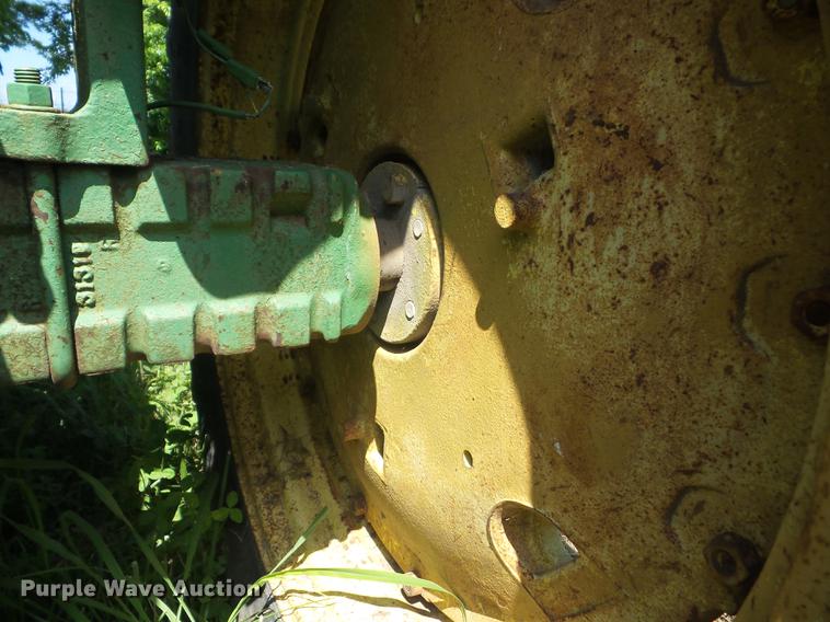 image for item BI9508 John Deere 3010 tractor