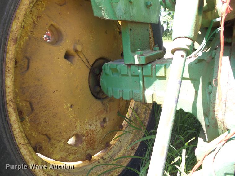 image for item BI9508 John Deere 3010 tractor