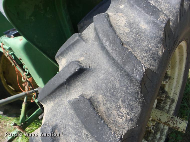 image for item BI9508 John Deere 3010 tractor