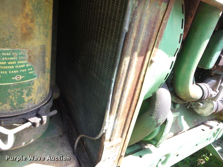image for item BI9508 John Deere 3010 tractor
