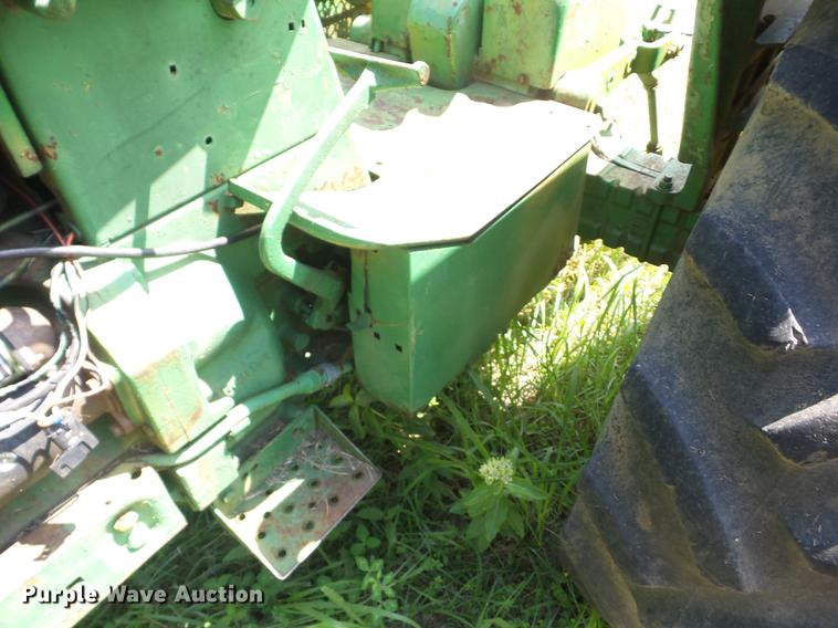 image for item BI9508 John Deere 3010 tractor