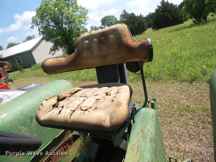 image for item BI9508 John Deere 3010 tractor