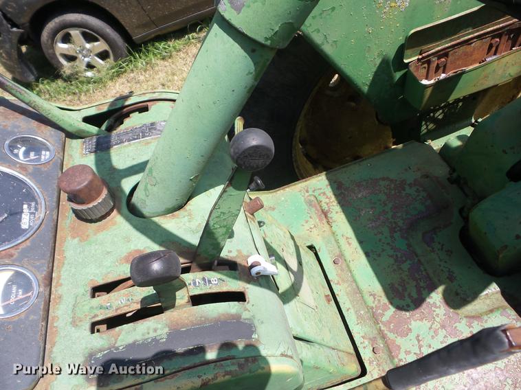 image for item BI9508 John Deere 3010 tractor