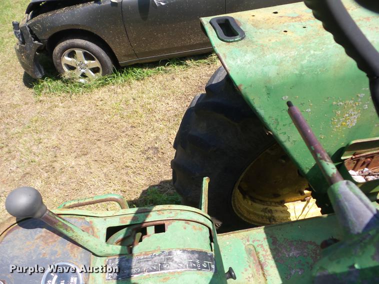 image for item BI9508 John Deere 3010 tractor