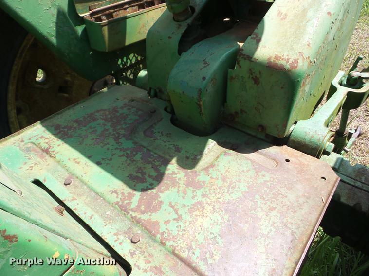 image for item BI9508 John Deere 3010 tractor