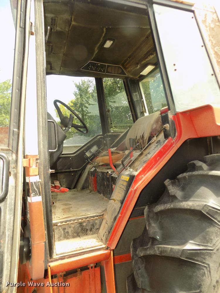 image for item DB8699 1979 International 1486 tractor