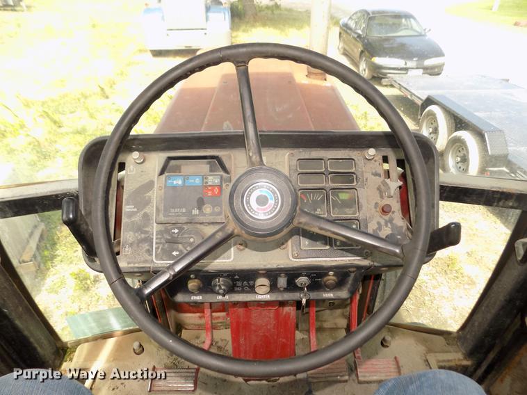 image for item DB8699 1979 International 1486 tractor