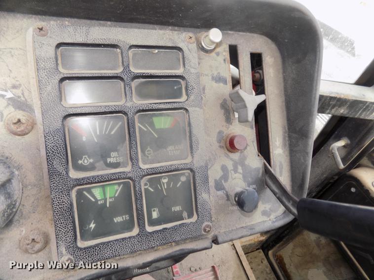 image for item DB8699 1979 International 1486 tractor