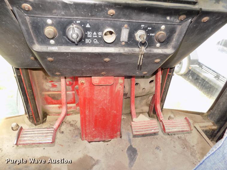 image for item DB8699 1979 International 1486 tractor