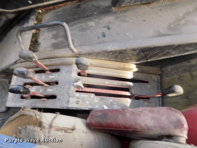 image for item DB8699 1979 International 1486 tractor