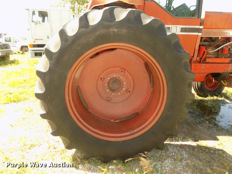 image for item DB8699 1979 International 1486 tractor