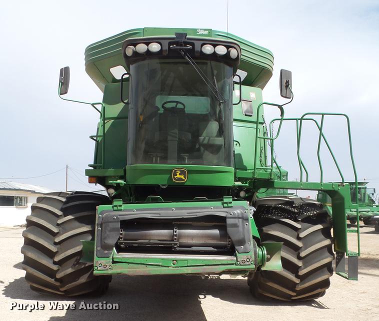 image for item DD1143 2008 John Deere 9770 combine