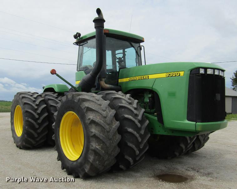 image for item DD2679 1998 John Deere 9300 4WD tractor