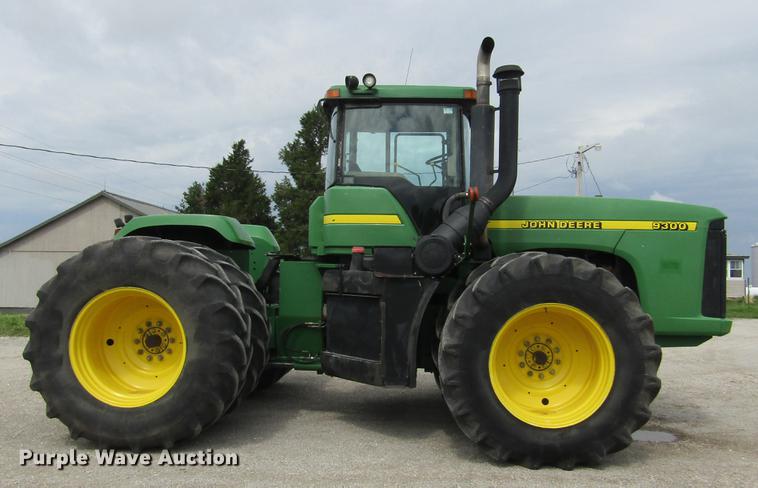 image for item DD2679 1998 John Deere 9300 4WD tractor