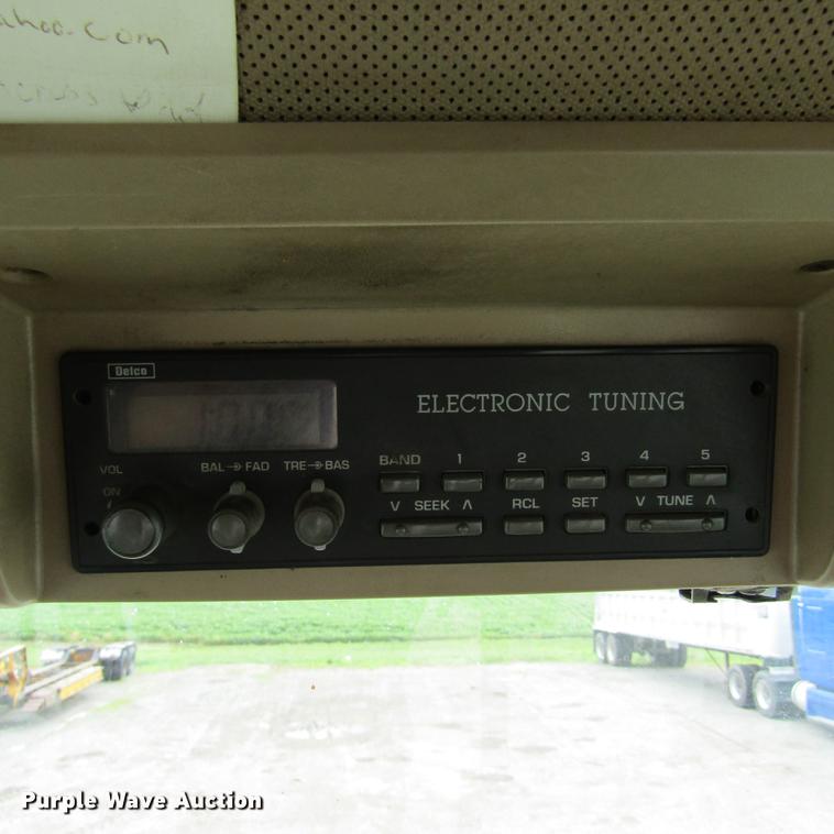 image for item DD2679 1998 John Deere 9300 4WD tractor