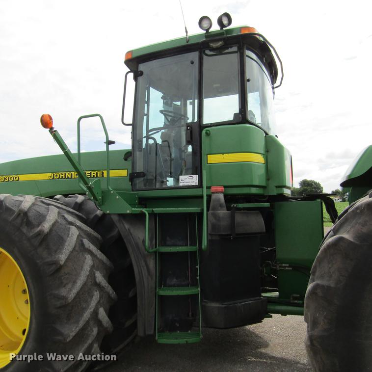 image for item DD2679 1998 John Deere 9300 4WD tractor