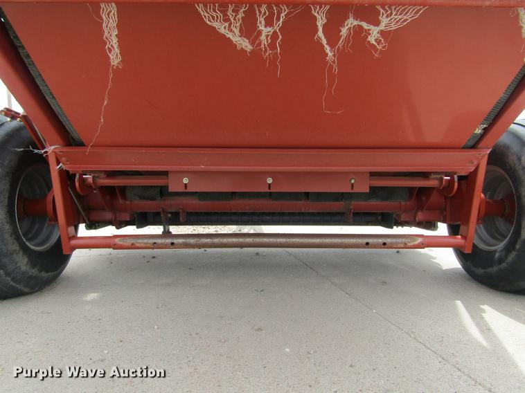 image for item DD5671 2009 Hesston 5556A round baler