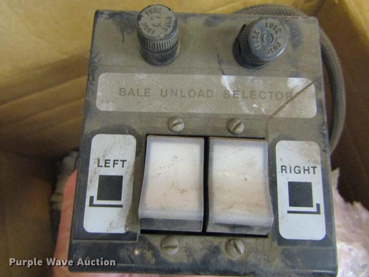 image for item DD5671 2009 Hesston 5556A round baler