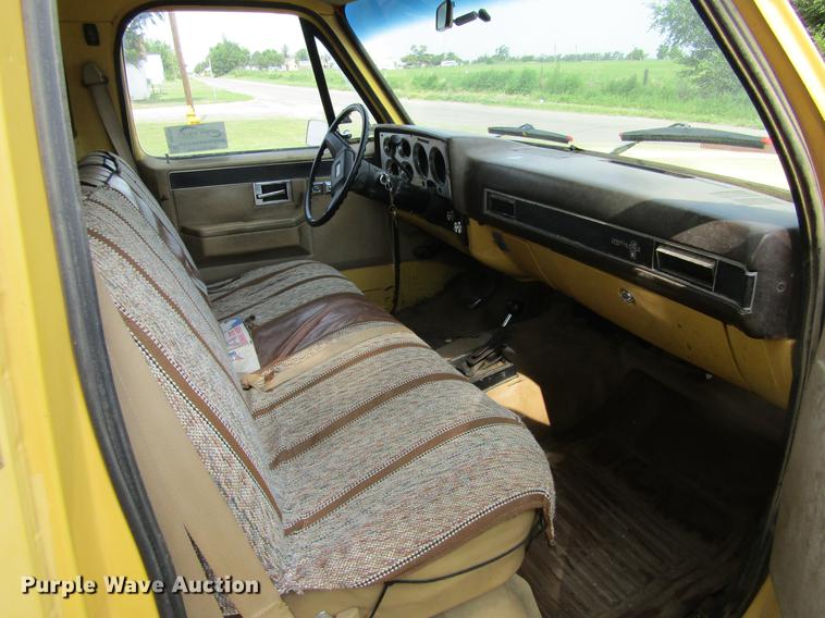 image for item DD5762 1983 Chevrolet Scottsdale 10 pickup truck