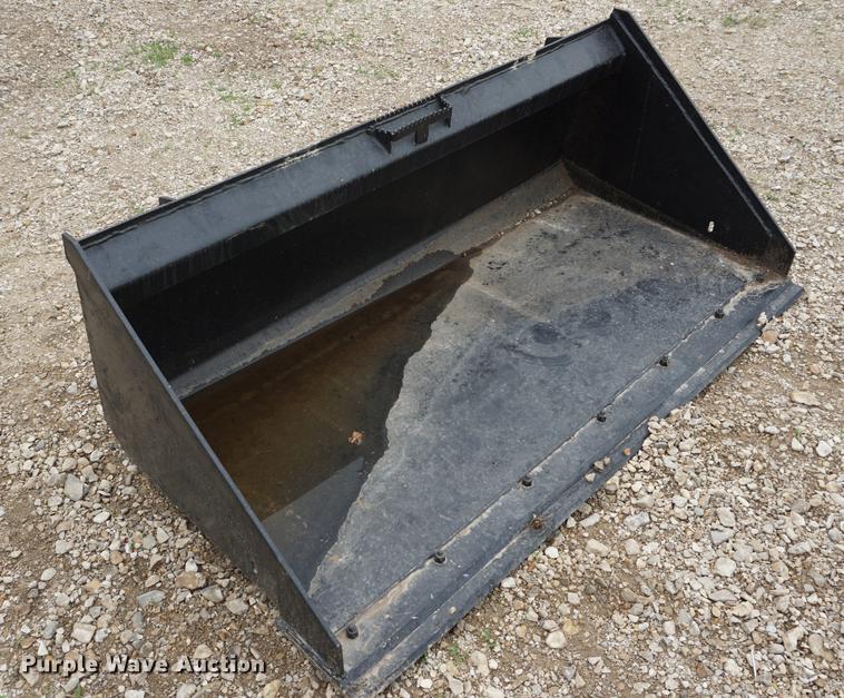 image for item DD7702 Skid steer bucket