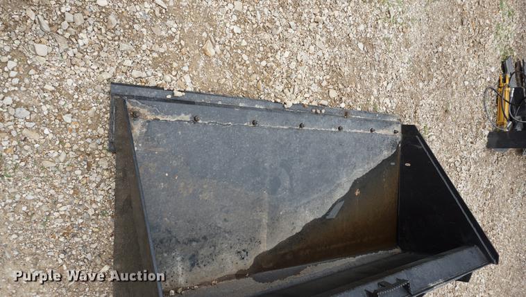 image for item DD7702 Skid steer bucket