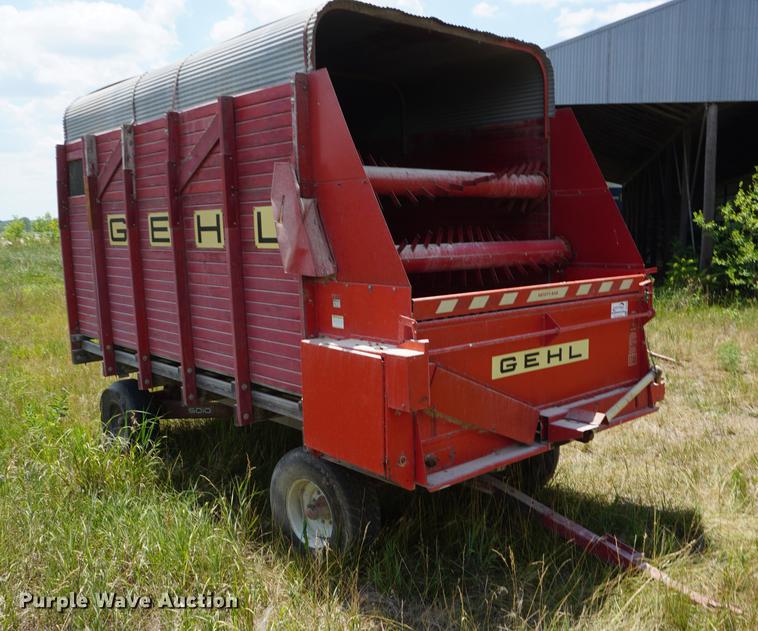 image for item DD7749 Gehl BU910 silage wagon