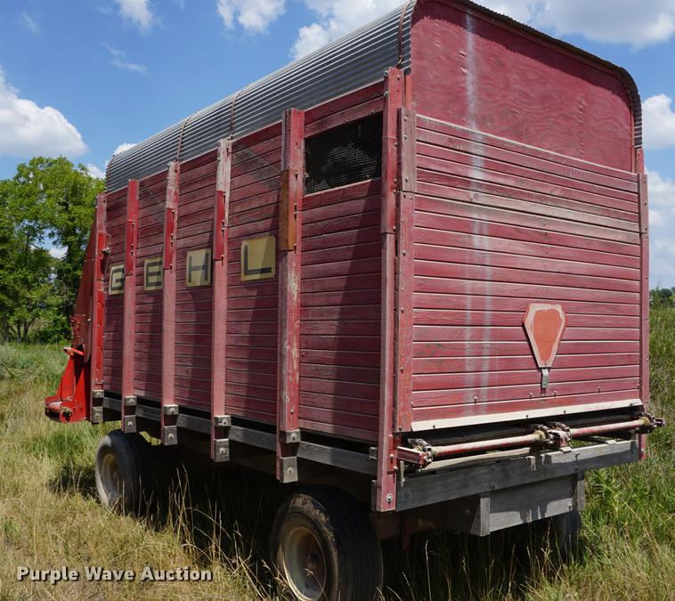 image for item DD7749 Gehl BU910 silage wagon