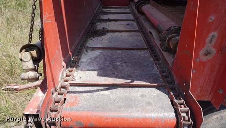 image for item DD7749 Gehl BU910 silage wagon