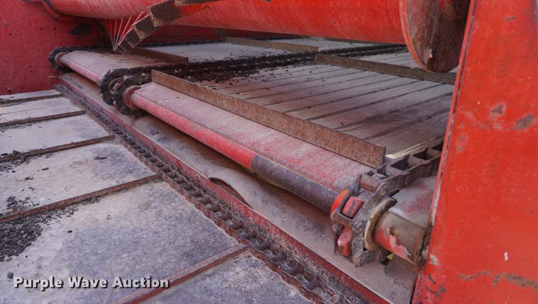 image for item DD7749 Gehl BU910 silage wagon