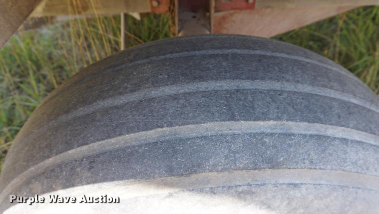 image for item DD7749 Gehl BU910 silage wagon