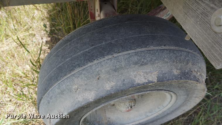 image for item DD7749 Gehl BU910 silage wagon