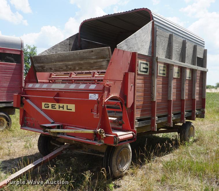 image for item DD7750 Gehl BU810 silage wagon