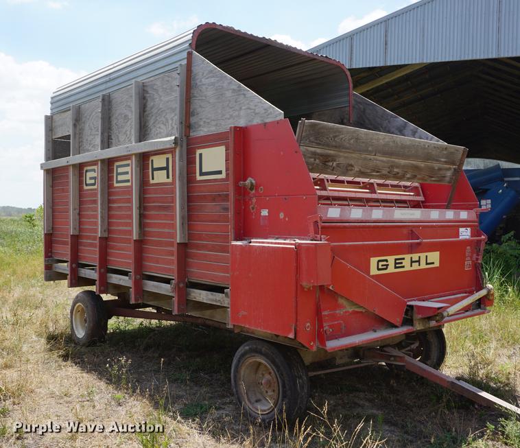 image for item DD7750 Gehl BU810 silage wagon
