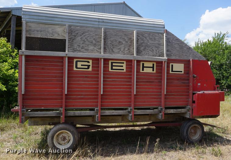 image for item DD7750 Gehl BU810 silage wagon