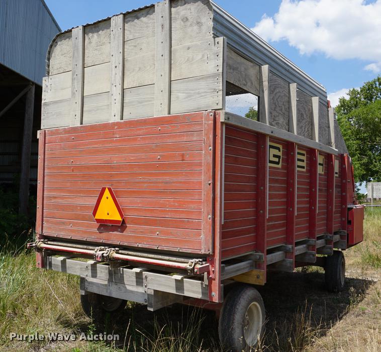 image for item DD7750 Gehl BU810 silage wagon