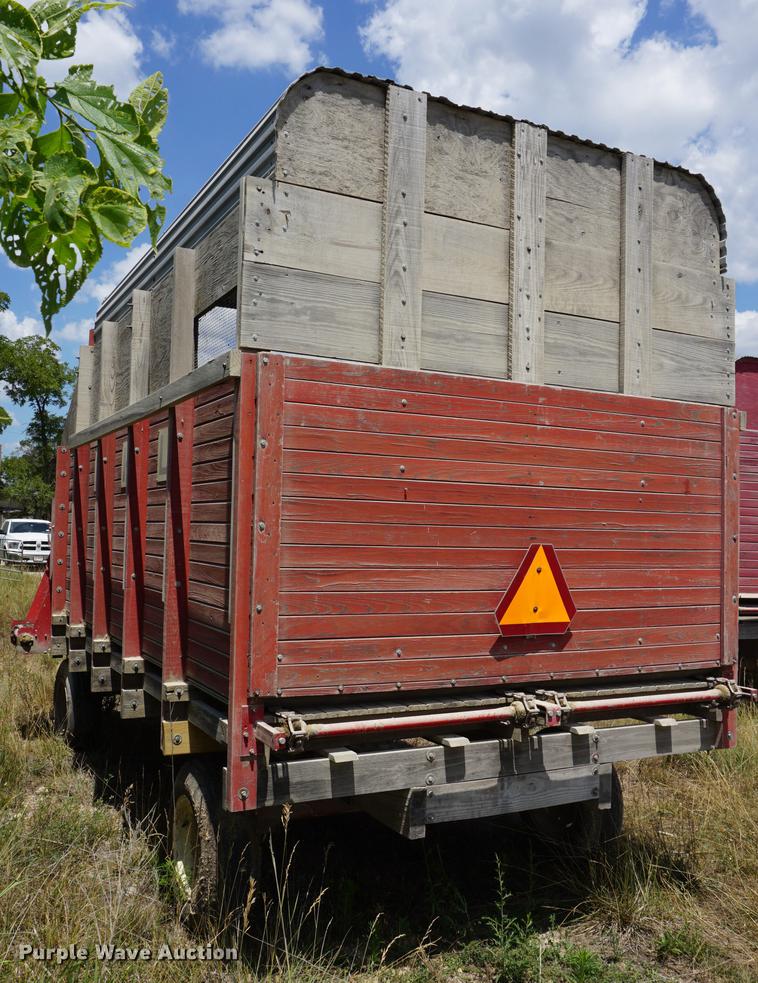 image for item DD7750 Gehl BU810 silage wagon