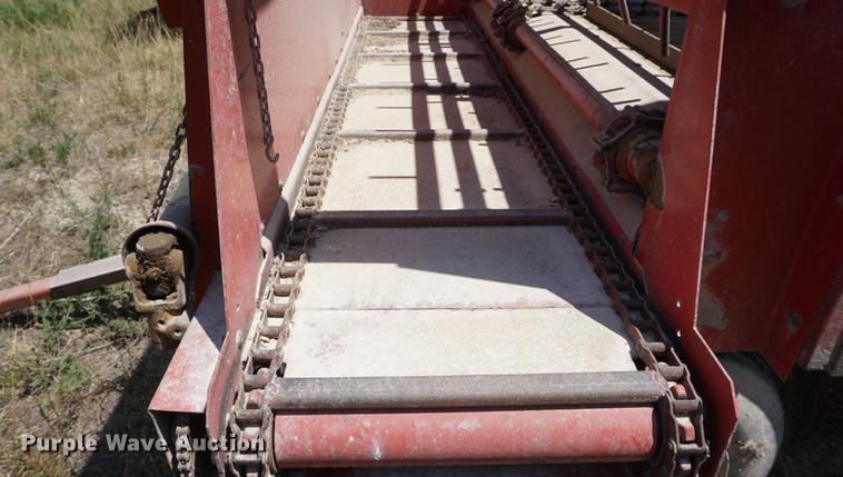 image for item DD7750 Gehl BU810 silage wagon