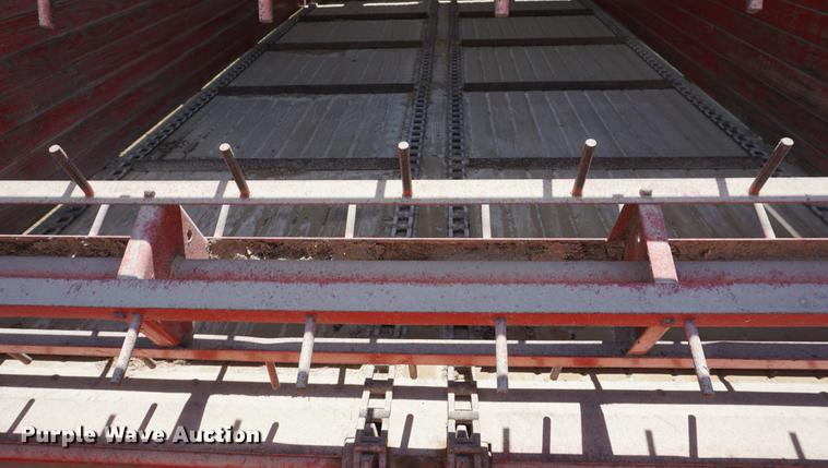 image for item DD7750 Gehl BU810 silage wagon