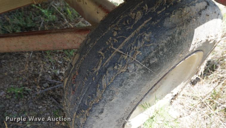 image for item DD7750 Gehl BU810 silage wagon