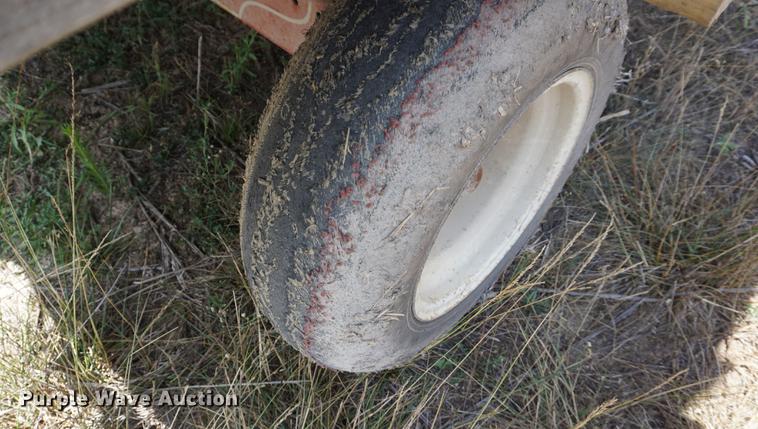 image for item DD7750 Gehl BU810 silage wagon