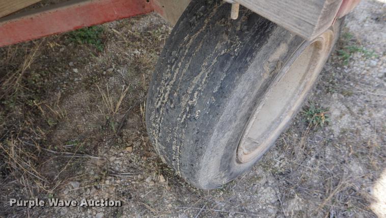 image for item DD7750 Gehl BU810 silage wagon