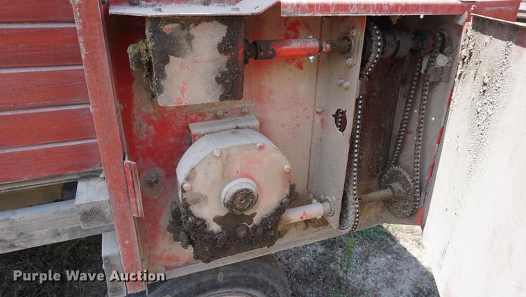 image for item DD7750 Gehl BU810 silage wagon